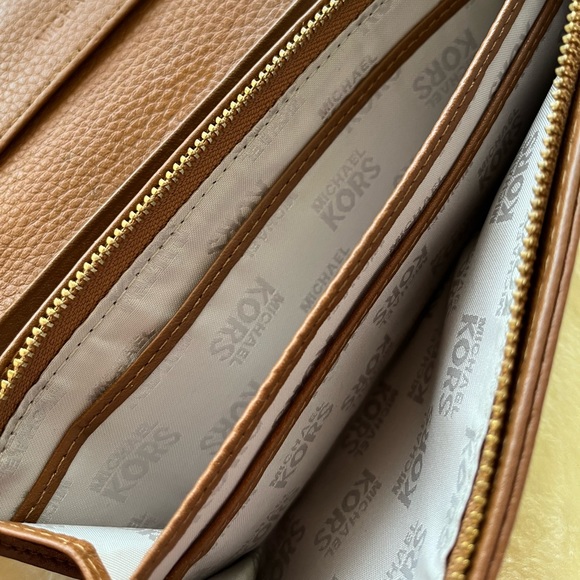 Michael Kors Slim Flap Wallet - Brown - Picture 11 of 17